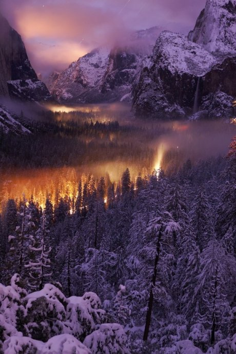 Yosemite Valley през ноща