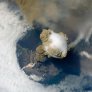 Изригващ вулкан сниман от космоса